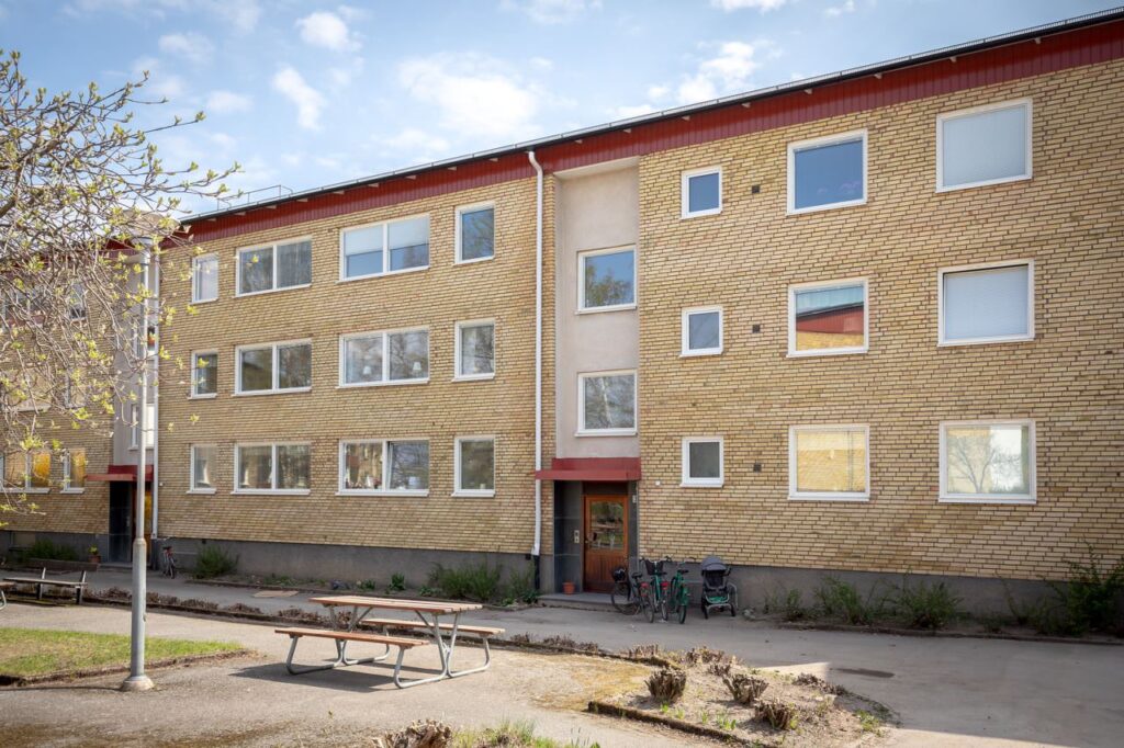 Fasadputsning Flerbostadshus. Spånga Bromsten