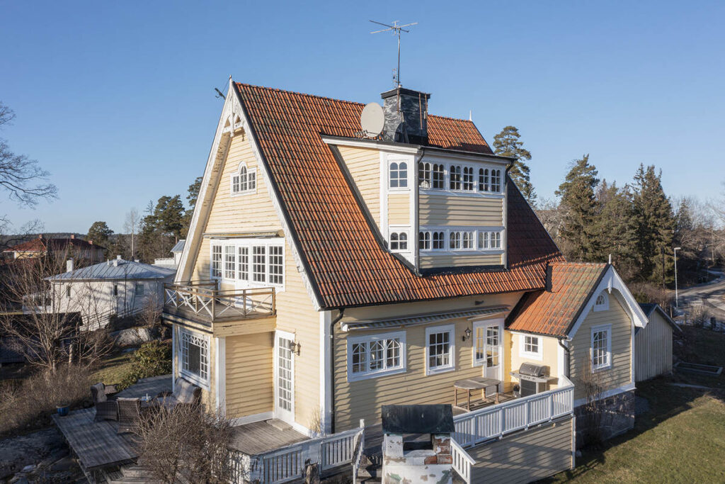 Byte av Träpanel villa. Bromma Åkeshov