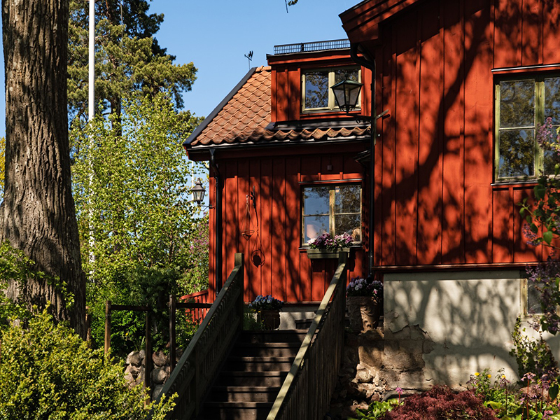 Målning av fönster & omputsning fasad. Ekerö Träkvista
